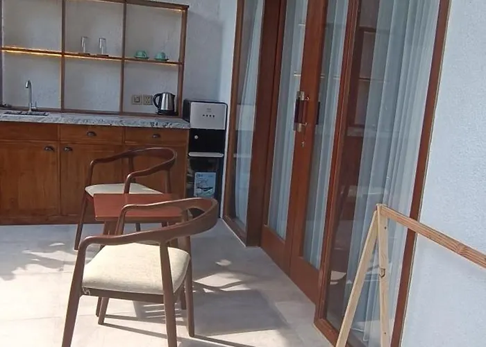 Gresh House Sayan Guest house *