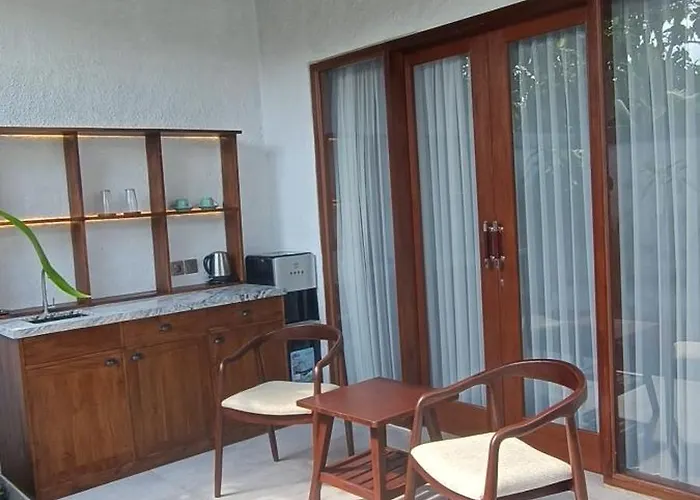 Gresh House Sayan Guest house *